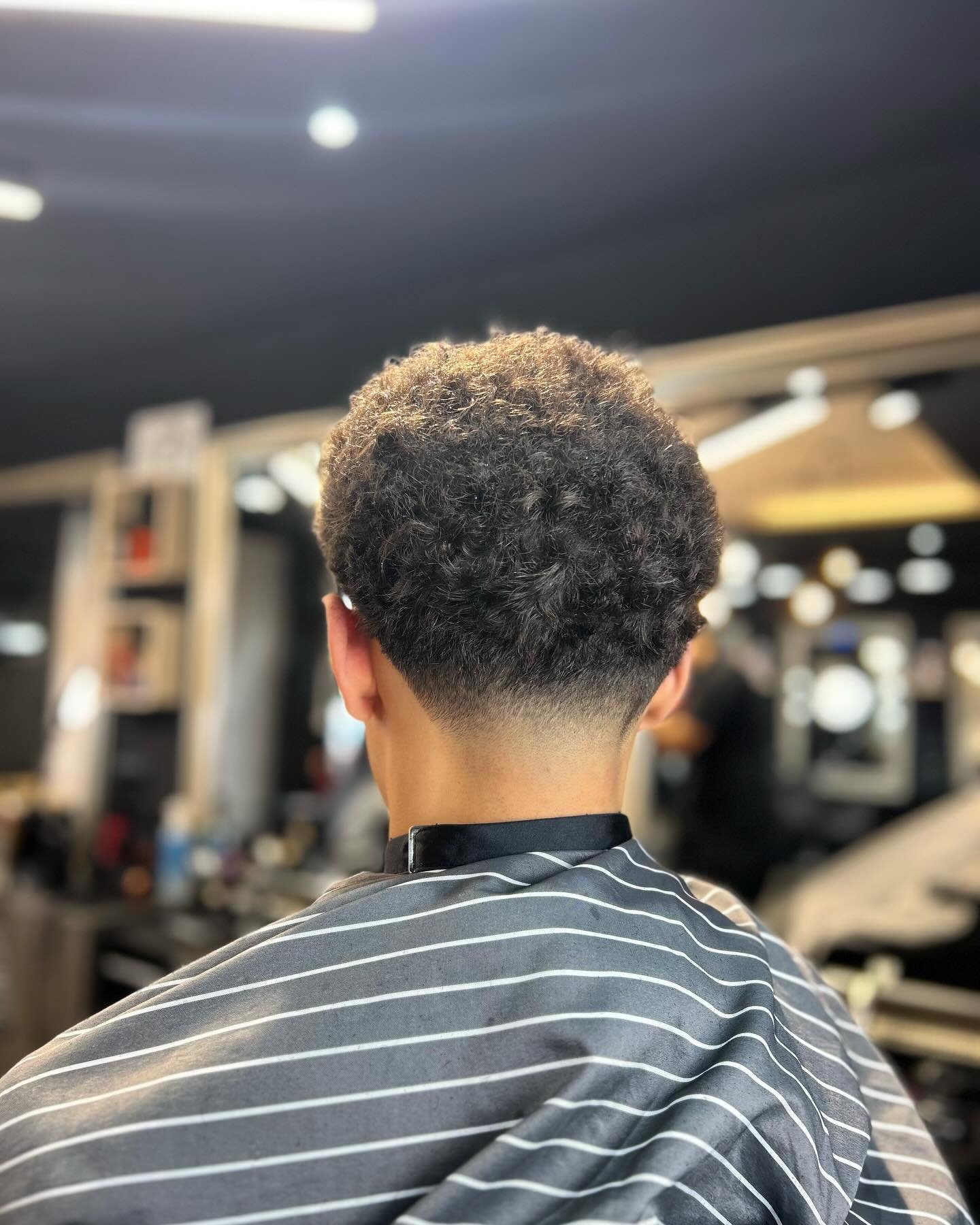 Coupe et dégradé net réalisés chez Fade Corner